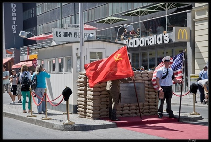 08 Kreutzberg Checkpoint Charlie 004