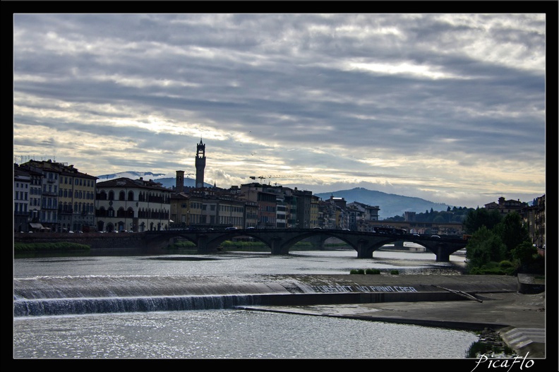 01 Florence Ponte Vecchio Arno 15