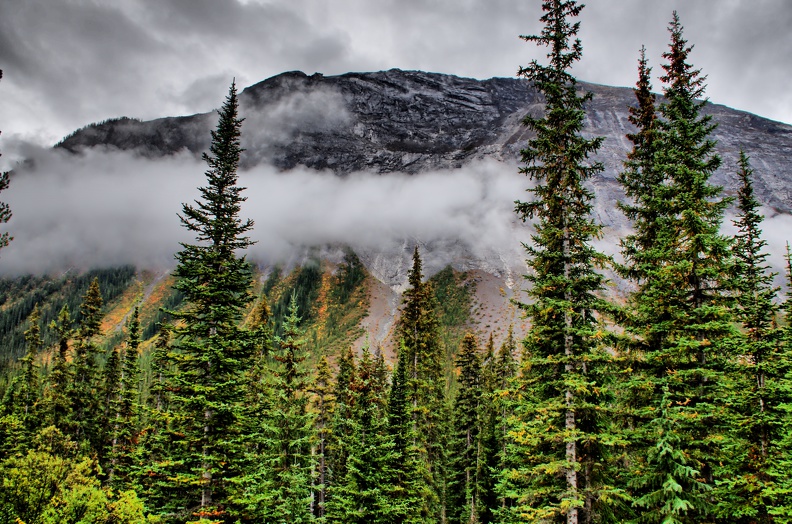 Canada_10_Lake_Moraine_Road_06.jpg